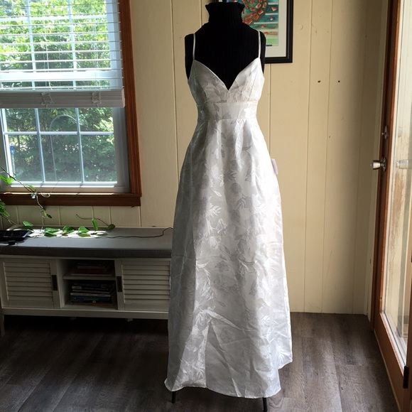 NWT Lulu’s With Passion White Floral Print Jacquard Sleeveless A-Line Maxi Dress - Picture 3 of 6